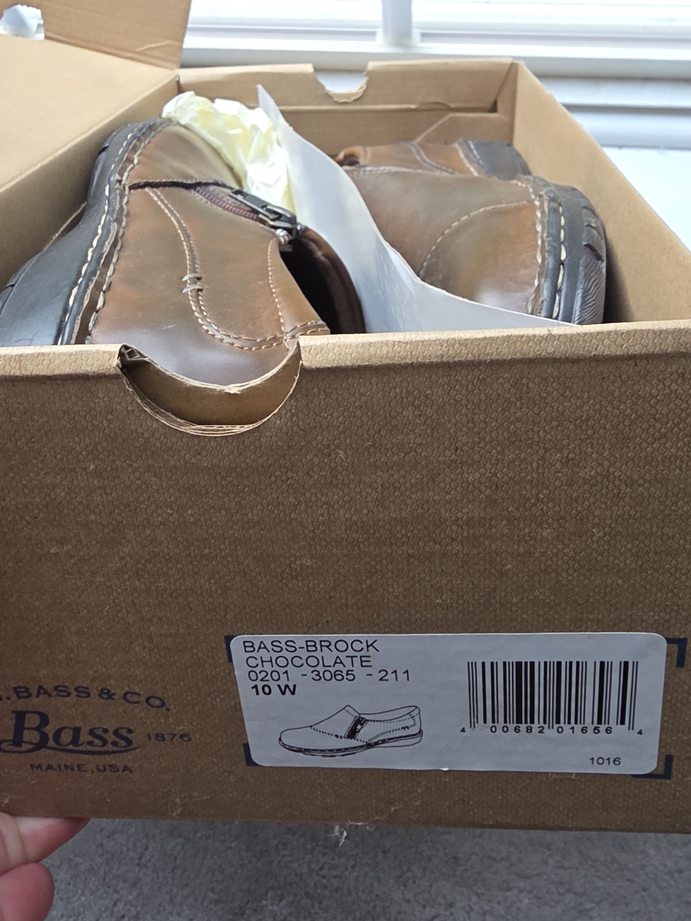 Bass Brown Leather Slip-On Loafers with Contrast Stitching